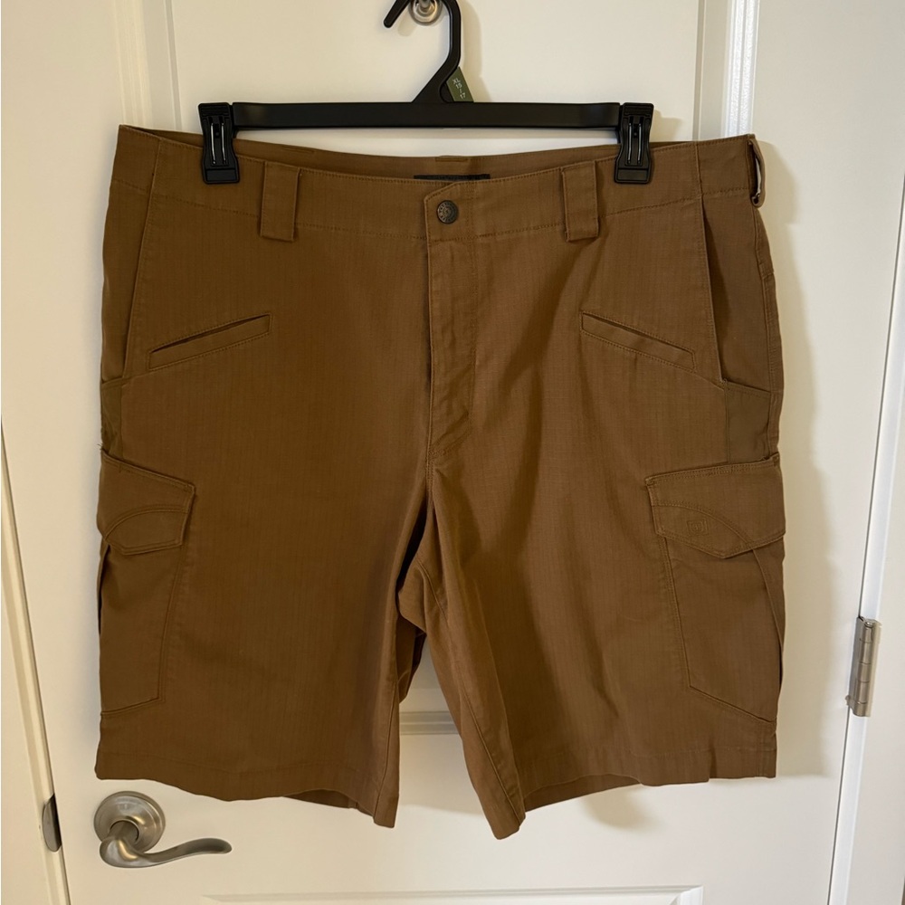 Men's 5.11 Tactical Brown Cargo Shorts Size 38